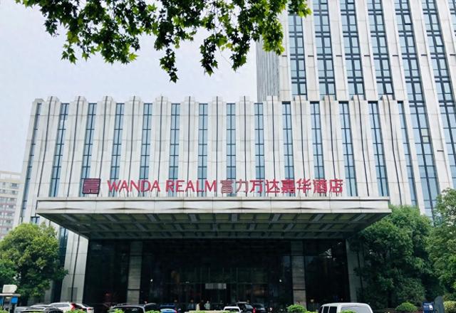 荆州最豪五星级酒店，开始摆摊了！