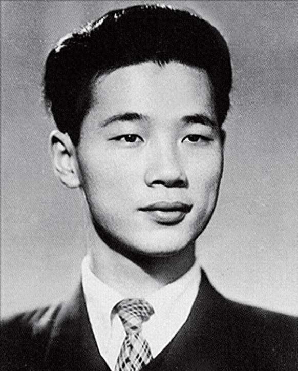 86年李鹏全家在中南海探望邓颖超，46年前他12岁，称呼“邓妈妈”