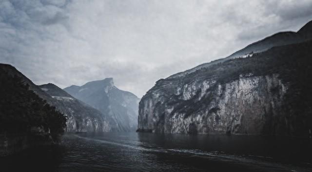七律·长江三峡游（平水韵）