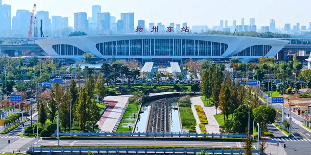 扬州微电影《向园而生》首映 以庭院为窗展现古城新韵