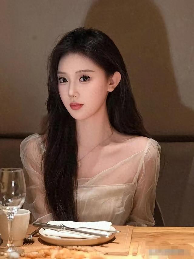 宁夏一校花美出圈，仙姿玉色，花容月貌，美得让人移不开眼！