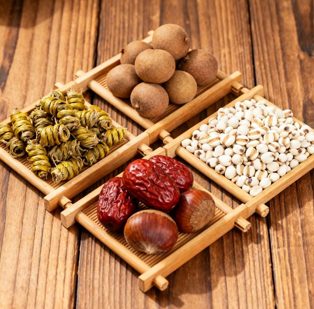 去火的汤做法大全（霜降必喝这碗五宝降火汤喝3天）