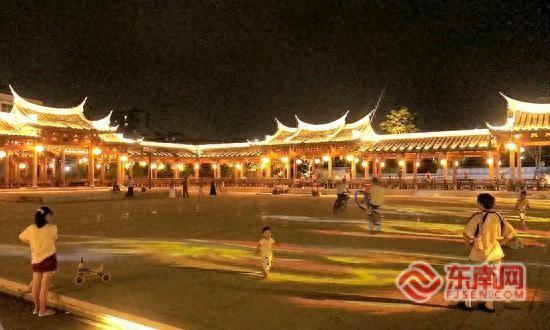 龙文：颜值变产值 梧桥古厝夜色“撩人”