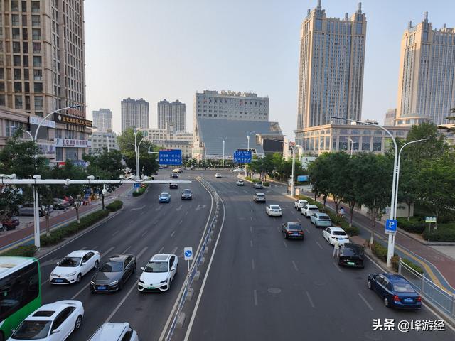 落日余晖下的毓璜顶一片金黄，毓璜和玉皇傻傻分不清