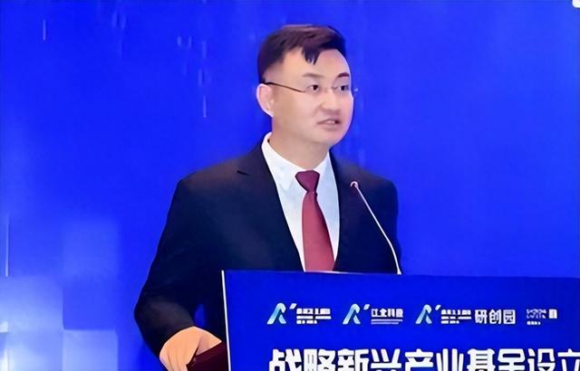 叛逃中国！年薪600万的华为高管，美国身份被扒后，更多猛料曝光