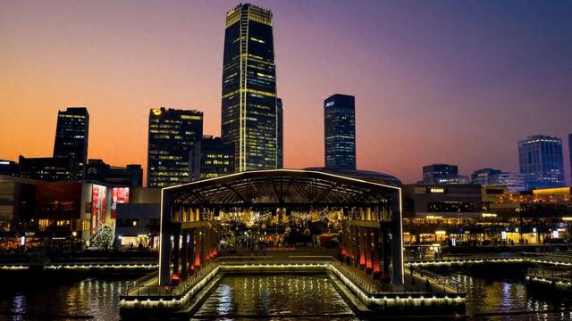 西岸冰场、鑫耀潮玩、衡山坊联名！徐汇跨年消费场景上新