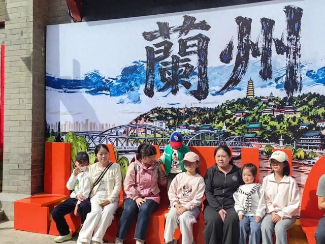 国庆中秋相遇 金城精彩不断