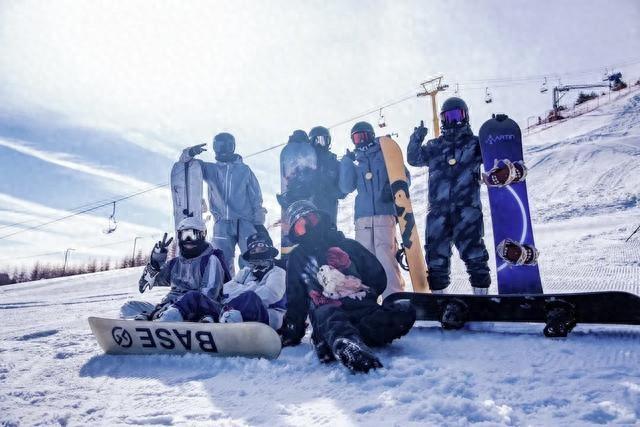 南方人滑雪不再只往北跑！游客量翻倍，到神农架滑雪成元旦新“民俗”