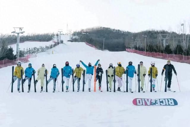 安波温泉滑雪场正式开板！