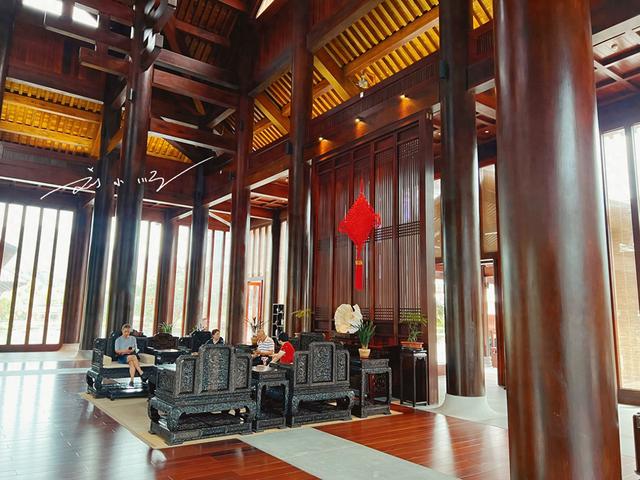 广东云浮“最豪横”酒店：价值近亿龙椅放大堂，客人可以随便坐？