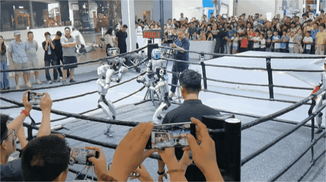 从"钢铁憨憨"到运动健将：揭秘VR人形机器人进化，少走10年弯路？