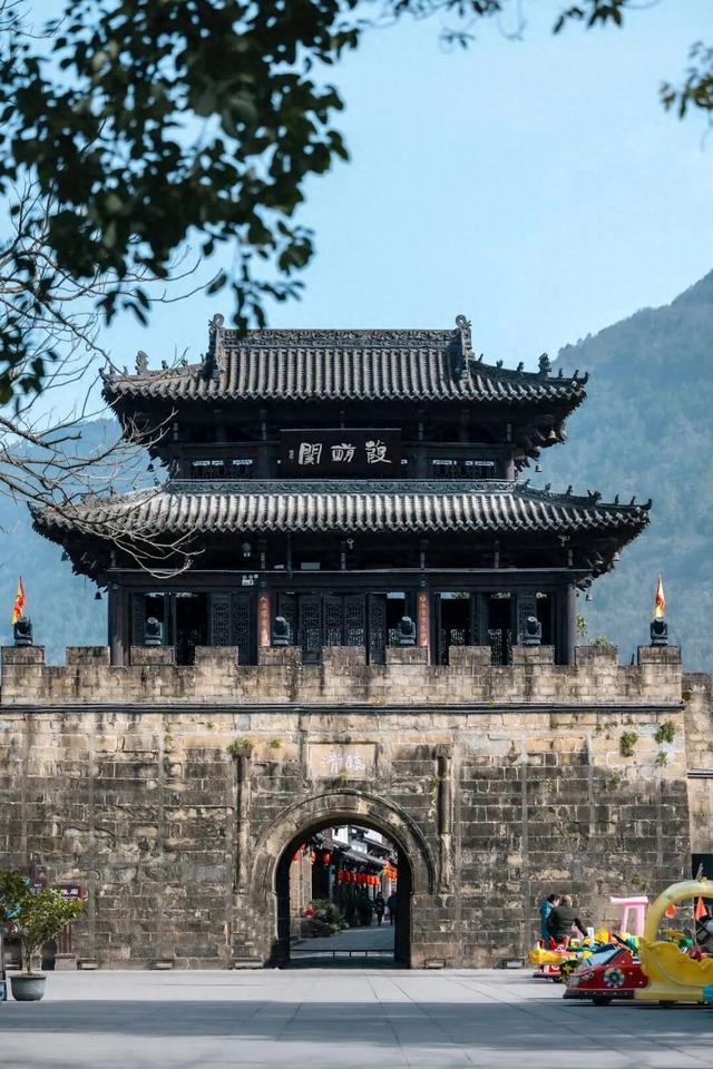 在昭化游玩要显潮！基础款就不要搭基础款