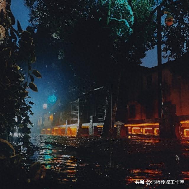 夜幕下的李庄古镇：灯笼点亮千年文化的魅力夜晚