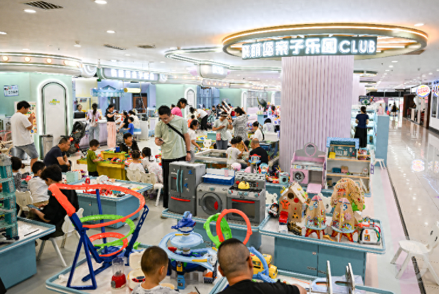南坪商圈“沉浸式遛娃”受热捧