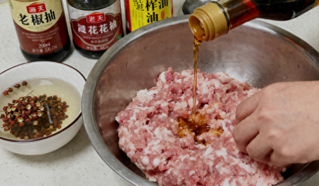 掌握这3个诀窍，白菜馅饺子鲜嫩爆汁，比饭店卖的还好吃