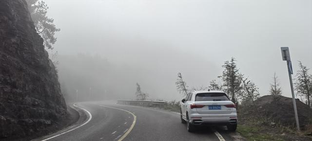 一车一人自驾游（一）：谷克德的雪景美如童话，波洛云海如入仙境