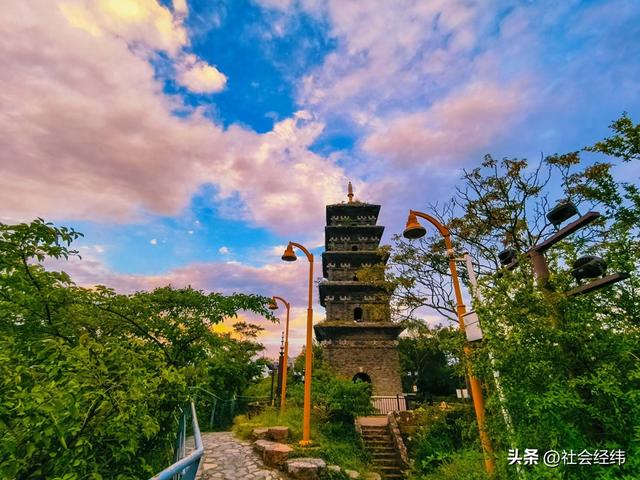 南京九华山：晚霞绘就山水城林的夏日恋曲