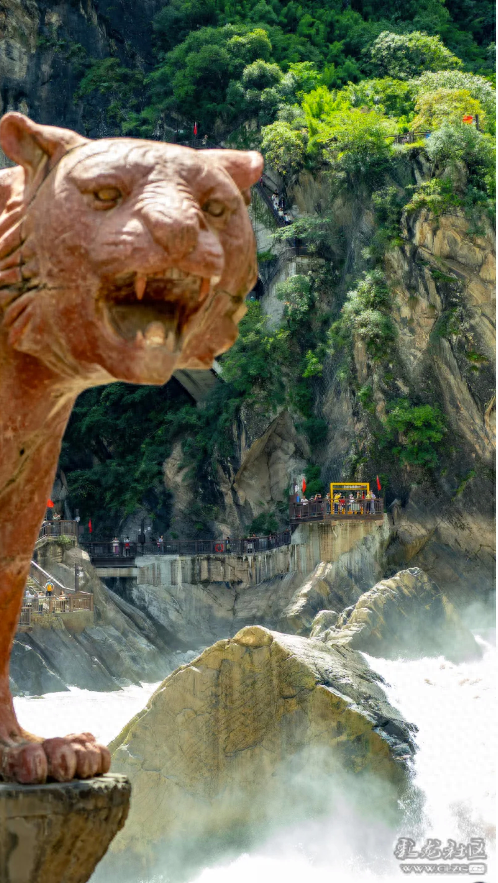 激流险滩，气势磅礴的虎跳峡峡谷 敬畏大自然的鬼斧神工