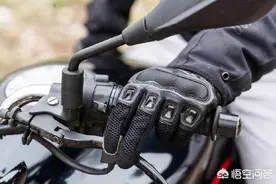 摩托车刹车时，到底是前刹安全还是后刹安全？图片