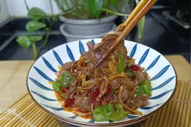猪心怎么炒好吃又嫩，做法简单的爆炒猪心，爽口开胃，好吃又嫩图片