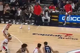 【东契奇疯狂喂饼莱夫利】这饼，真香！东契奇变着花样送出香饼，莱夫利接连起飞双手暴扣虐筐不亦乐乎！#nba新赛季2023  #nba你我皆主角视频封面