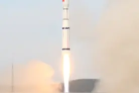 【3天3连发 中国航天再次成功发射一箭三星】9月27日，我国使用长征六号运载火箭，以“一箭三星”方式，成功将试验十六号A/B星和试验十七号卫星发射升空。视频封面