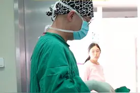 18岁小姑娘一顿6个汉堡胃都撑大了还说子吃的不多#肥胖  #减重手术 #健康 #硬核健康科普行动