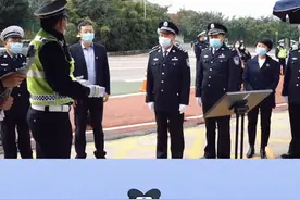 西安交警：局长授课，支队长执勤，网络直播面对面！#交通安全宣传 @公安部交通管理局 @陕西警方 @博士视频封面