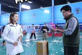 今天邀请全国冠军@羽球小甜姐✨🏸 实际上手一下两把速度之巅视频封面
