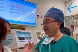 国外看病难以想象的慢 我们的急诊能立刻救治 #上海交通大学医学院附属新华医院 #介入血管外科欧敬民 #急诊 #排队视频封面