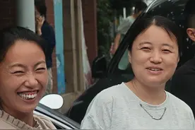 高考最后一天 家长松弛感拉满 “考好考坏都是爸妈的宝”#高考 #考好考坏都是爸妈的宝视频封面