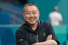 刘国梁有新身份！下月赴联合国接受证书 《乒乓世界》杂志今天发布消息，5月13日，联合国第二届运动会在纽约闭幕，中国乒乓球首位男子大满贯得主刘国梁，受邀成为“联合国运动会大使”。他通过线上方式出席闭幕式，祝贺联合国运动会胜利闭幕，同时也鼓励更多的人参与乒乓球运动。据悉，刘国梁将于6月12日到联合国参加活动并接受证书。联合国运动会是一场旨在通过体育促进国际友谊、文化交流和和平的全球性体育盛会，口号为“团结、友谊、和平、发展”，强调运动精神与全球合作。#刘国梁受邀成为联合国运动会大使  （@乒乓世界TTW ）视频封面