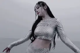 我竟然真的穿上了....你们给结尾的造型打几分？ #女演员日常 #奇葩衣服视频封面