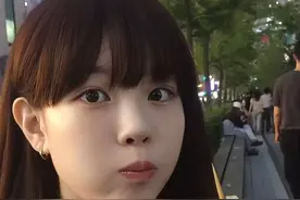 19岁韩国女孩 박세영（Park Seyeong）的一条 Ins 视频，因为可爱的笑容，意外得到了超过2000万播放，被网友称为很有“初恋感”……

以下这条1分22秒的视频，是她的 Ins 短视频合集。我也就看了10遍吧。

（Ins：htmaieltt_ ）视频封面