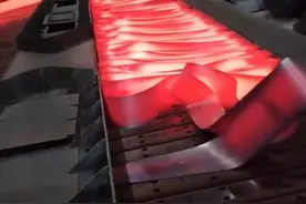 钢板成卷这种操作才是机器人所要取代人的地方，稍有不慎，就是一场悲剧。#车间实拍 #工业自动化 #趁热打铁 #钢卷 #抖音小助手视频封面