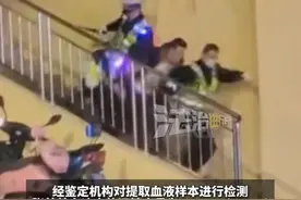 成都交警持警棍击打人？实为查酒驾过程司机逃跑并暴力对抗，成都警方：现场民辅警执法依法依规，该男子因涉嫌袭警罪被采取刑事强制措施。视频封面