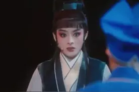 陈丽君女粉丝多的原因找到了！网友：这么帅谁看了不迷糊？（来源：央视文艺）视频封面
