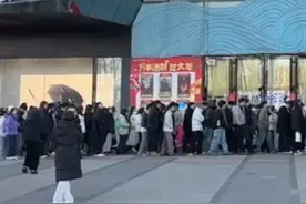 别人家的开学第一课！大连一高校组织万名学生观看《哪吒2》#教育 #校园生活视频封面
