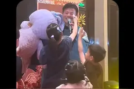 人情世故：她擦的哪是汗，这擦的明明是人情世故啊 #人情世故 #万万没想到