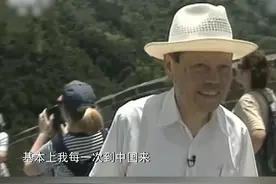 【杨振宁每次回国都被FBI调查】物理学家杨振宁曾在美国进行科研工作，他说：基本上每一次回国探亲访问，回去以后都有中情局的人或FBI的人来了解情况。视频封面