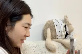 跟爸妈分享怀孕喜悦，这给老俩口开心的不仅给发了个大红包，还有来北京照顾暖杨！#夫妻日常#怀孕#惊喜视频封面