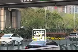 坚定看好中国资本市场！“国家队”相继宣布出手增持A股，中国国新首批增持800亿元 #股票 #国企 #a股行情 （编辑：王玉恒 责编：柴雯雯）视频封面