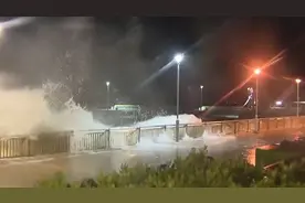 “桦加沙”袭港网友称午夜风声如咆哮 国泰航空飞机提前撤离香港