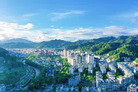 云南省唯一与老挝、越南接壤的县城——江城哈尼族彝族自治县图片