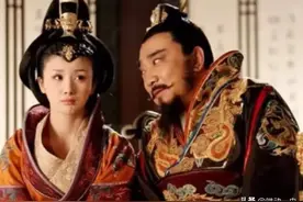 912年朱温召儿媳王氏侍寝，王氏轻声道：家公注意你儿子怕有谋变图片