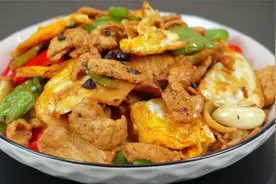 比小炒肉还要香，农家一碗香的做法，湘菜煎蛋青椒肉炒肉下酒下饭视频封面