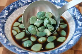 自制腊八蒜，30年老方法从未失败，7天就能吃，脆绿爽口不辛辣