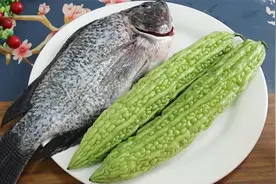 苦瓜加1条鱼这样做，出锅味道太好了，孩子1周点名吃3次，超下饭