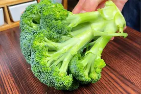 炒西蓝花时，切记别焯水和直接下锅，教你正确做法，营养又美味