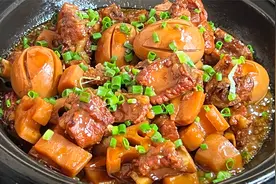 教你焖排骨怎样做才好吃，软嫩鲜香好吃入味，汤汁拌饭也能吃两碗